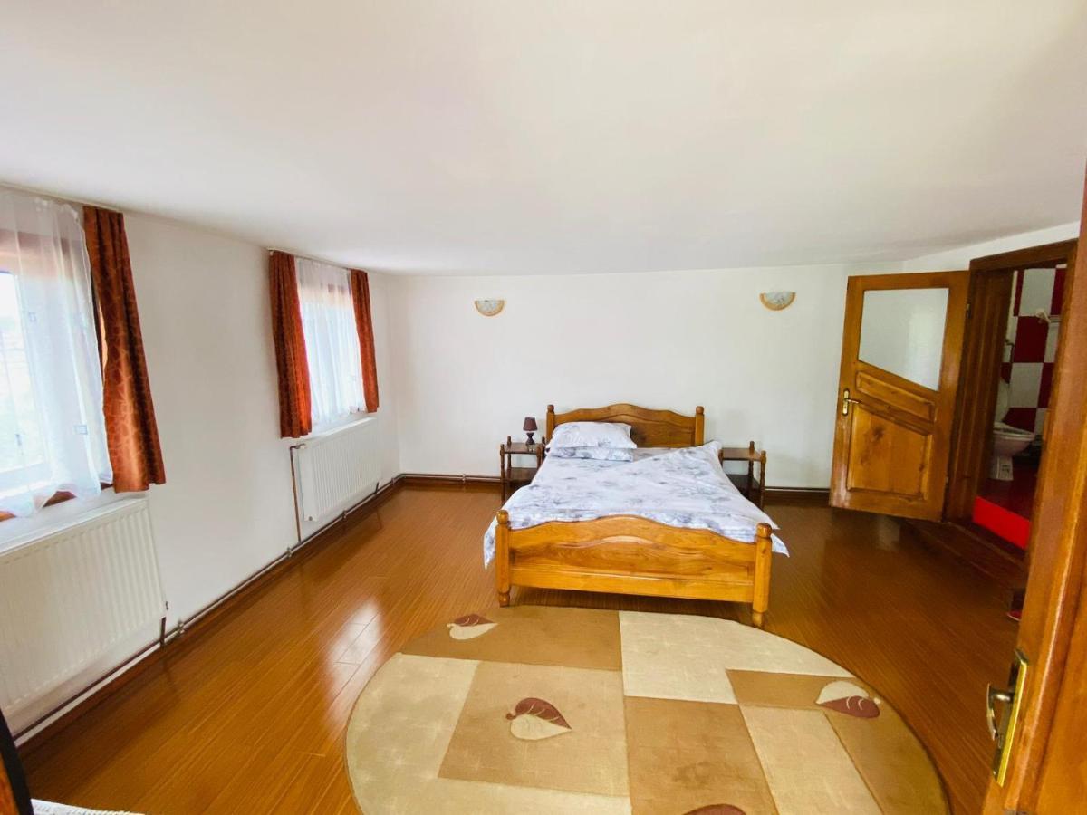 Casa De Vacanta Motata Novaci-Străini Eksteriør billede