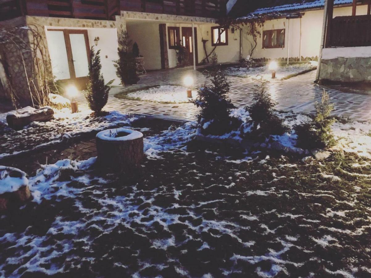 Casa De Vacanta Motata Novaci-Străini Eksteriør billede